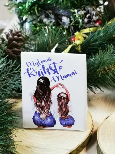 Rankų darbo žvakė "Mylimai krikšto mamai su mergaite" trikampė